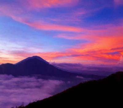 La randonnée au mont Batur est très impressionnante, une montagne qui doit être escaladée