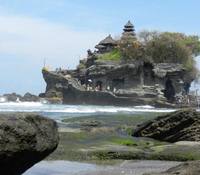 munduk- randonnée et canoës traditionnels au lac tamblingan et coucher de soleil a tanah lot