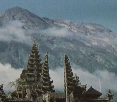 voir la vue du lever du soleil depuis le sommet du volcan agung de 3142m,balilabelle