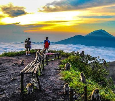 l'ascension  du mont batur, kintamani (bali) regarder le soleil se leve