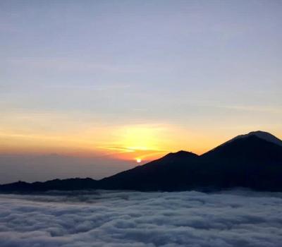 randonnée mont batur bali  aventure  et baignade a la source naturelle , balilabelle