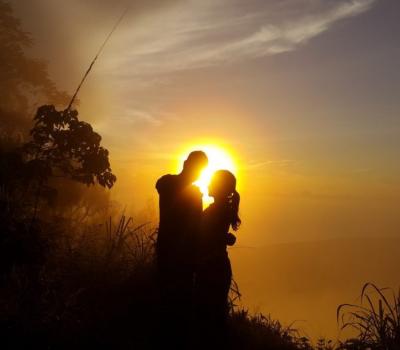 escalade du mont batur comnbanaison rafting a telaga waja2021 aussi le soleil se leve