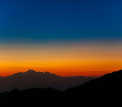 faites du rafting et randonnée mont Batur, situé à Kintamani, bali (indonesie)