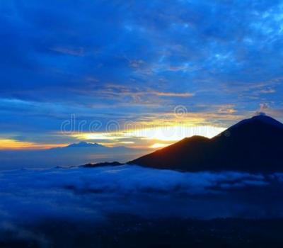 très belle balade au mont batur vous verrez une vue très imprenable sur le soleil levant ,balilabell