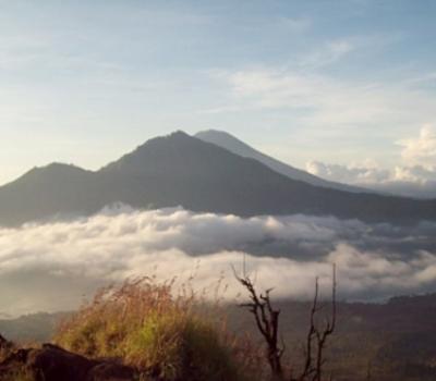 escalade du mont batur@balilabelle
