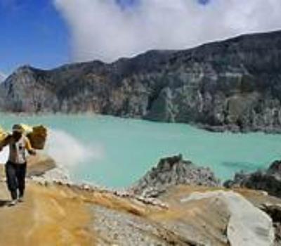 Blue Fire du kawah  Ijen Randonnée ,c'est un voyage organisé de Bali à Java