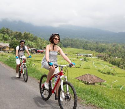faites UN VTT  à bali avec balilabelle tres amusant
