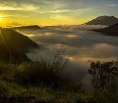 voyage à bali avec balilabelle L'ascension du mont Batur est très incroyable, surtout avec le lever 