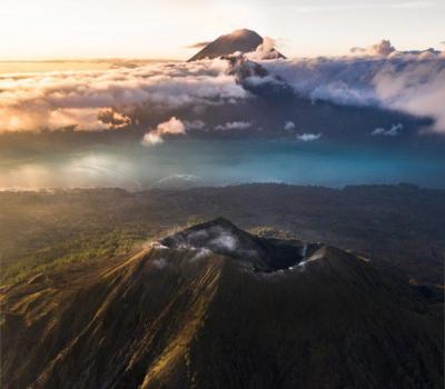 voyage à bali avec balilabelle l'ascension Gunung Batur avec vous  pour lever de soleil
