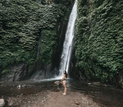 se promener dans les cascades  de munduk est enchanteur