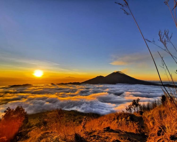 faire l'ascension du mont batur avec un  beau panorama-balilabelle