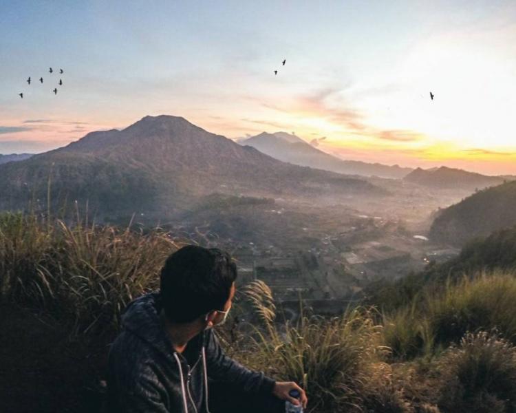 très charmant avec le beau lever de soleil, randonnée mont batur