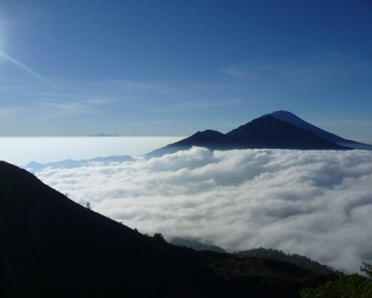 voyage à bali avec un guide francophone balinais, randonnée au mont batur -balilabelle