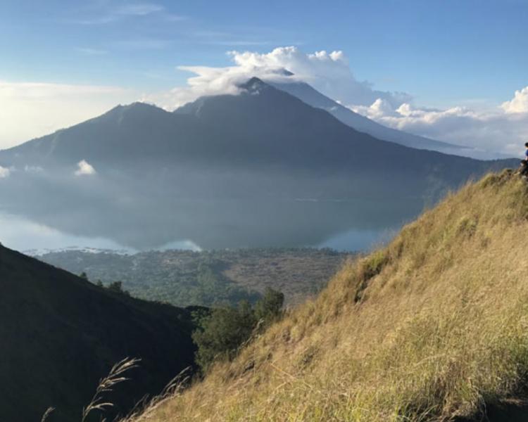 voyage à bali , randonnée au mont batur magnifique-balilabelle