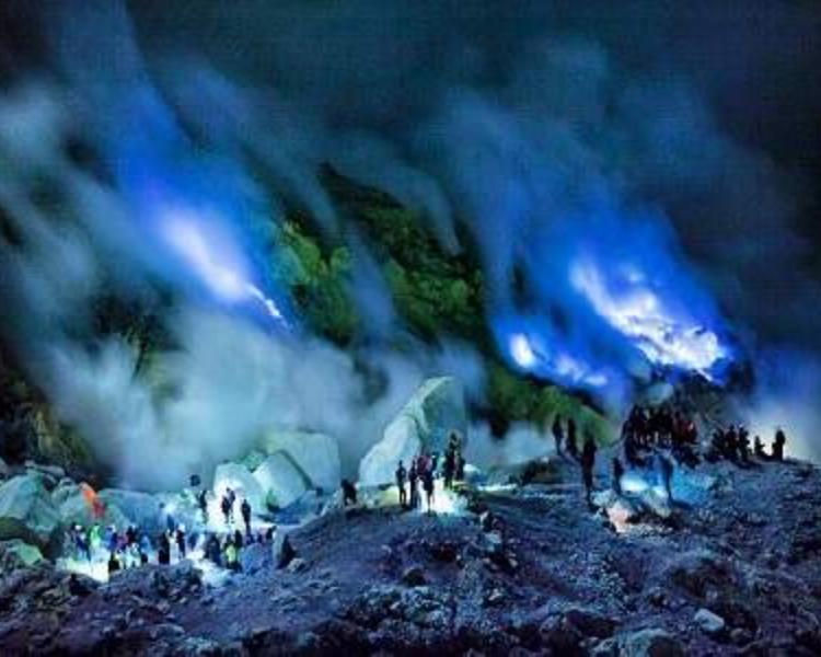 volcan Ijen Blue Fire Randonnée est un voyage exeptionelle organisé de Bali à Java,balilabelle