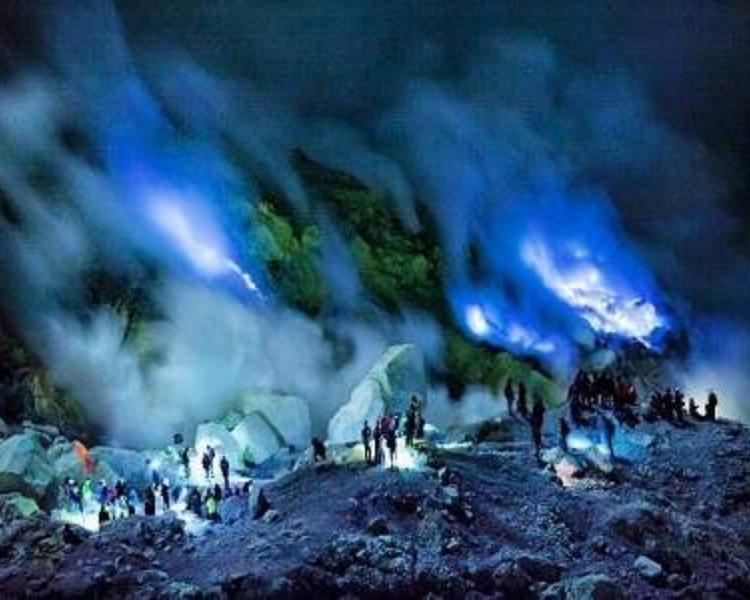 randonnée du mont ijen avec les mineurs du soufre