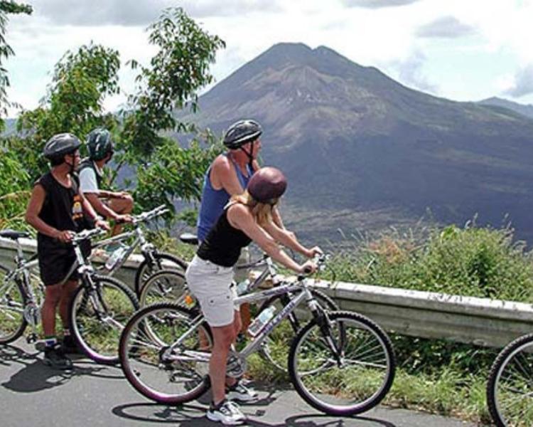 escalade du mont batur Lieux d'intérêt kintamani bali- Beauté naturelle lever de soleil