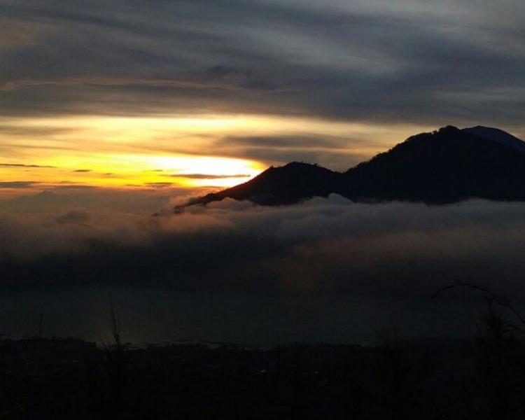 La randonnée au mont Batur est très impressionnante avec la beauté du lever du soleil et des environ
