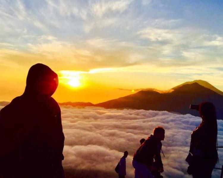 randonnée le Mont Batur  avec le lever du soleil est incroyable et inoubliable