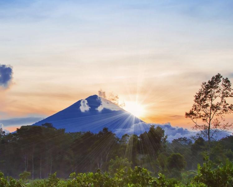 randonnée sur Le mont Batur est une montagne sacrée