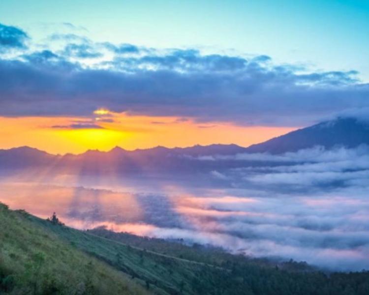 La randonnée en montagne à Batur est très impressionnante avec le lever du soleil, la balilabelle