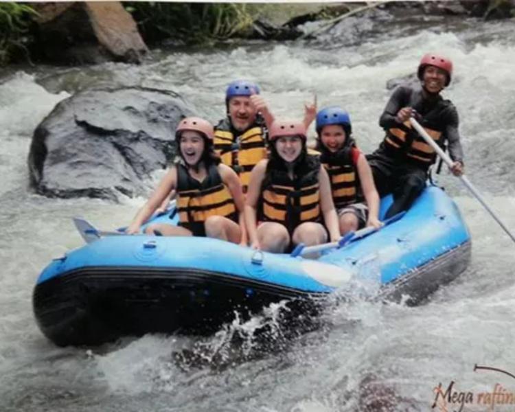 l'escalade du mont Batur - la beauté du lever du soleil combanaison avec du rafting a telaga waja 2