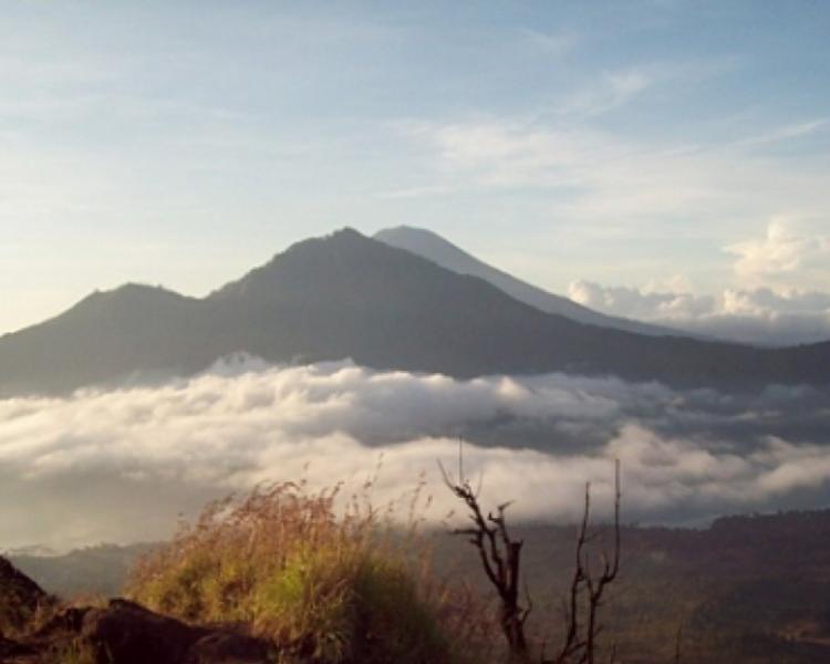 escalade du mont batur@balilabelle