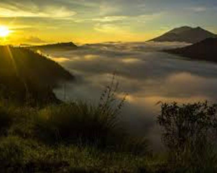 voyage à bali avec balilabelle L'ascension du mont Batur est très incroyable, surtout avec le lever 
