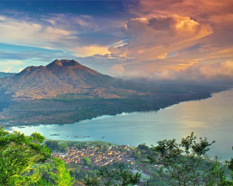 Mont Batur Trek avec une combinaison de rafting à Bali 2025