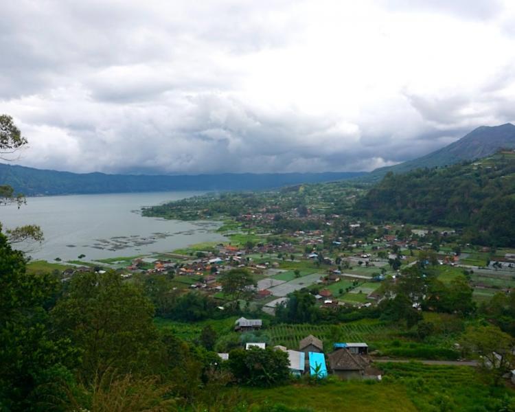 escalade du mont batur, sources naturelles en safari