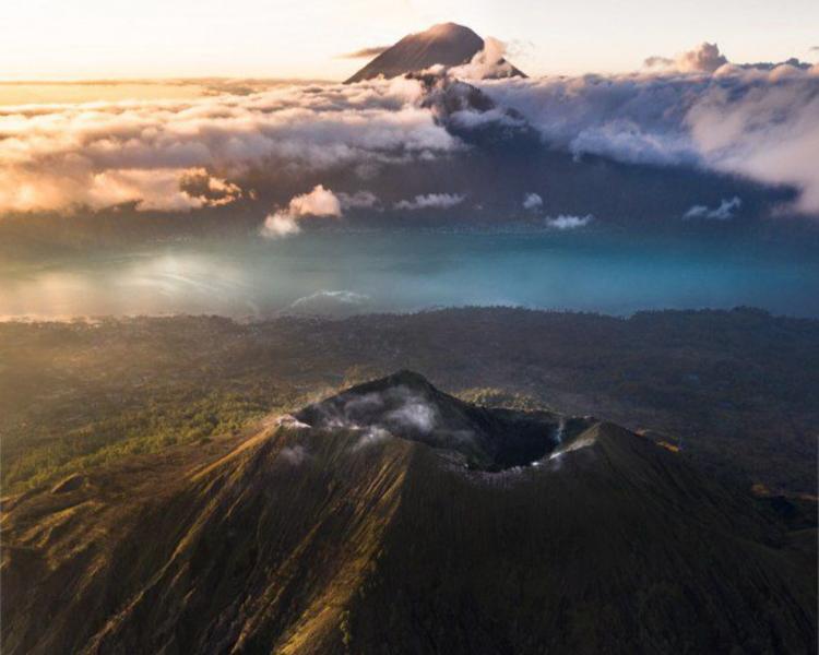 voyage à bali avec balilabelle l'ascension Gunung Batur avec vous  pour lever de soleil