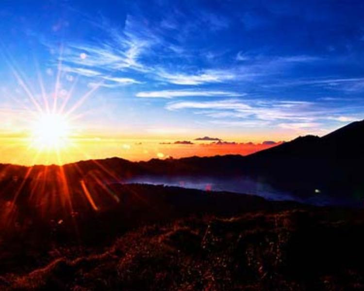 escalade ,le soleil se lever au mont batur