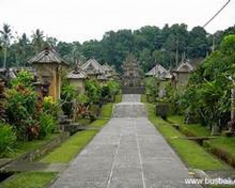 escalade du mont batur avec le lever de soleil et village penglipuran