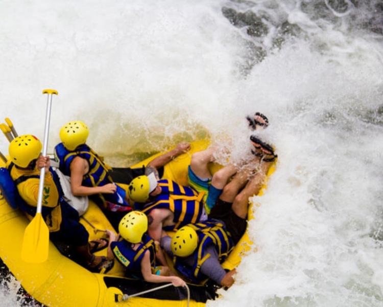 escalade du mont batur combiné avec du rafting sur la rivière telaga waja