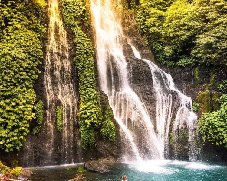 belle randonnée dans le village de munduk et canoë sur le lac tamblingan