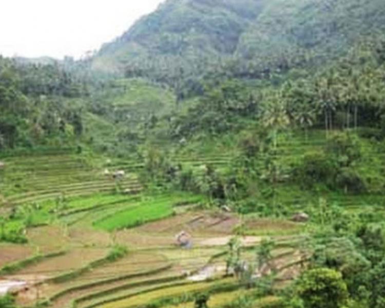 le village kastala-randonnée et masque et tuba  à bleu lagoon de padangbay