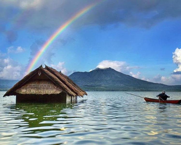 la beauté du mont Batur est idéale pour la randonnée et entourer le volcan,balilabelle