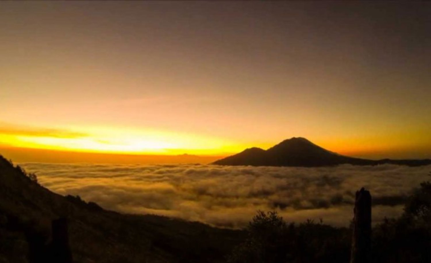 voyage à bali monter du mont batur avec verrez le lever de soleil