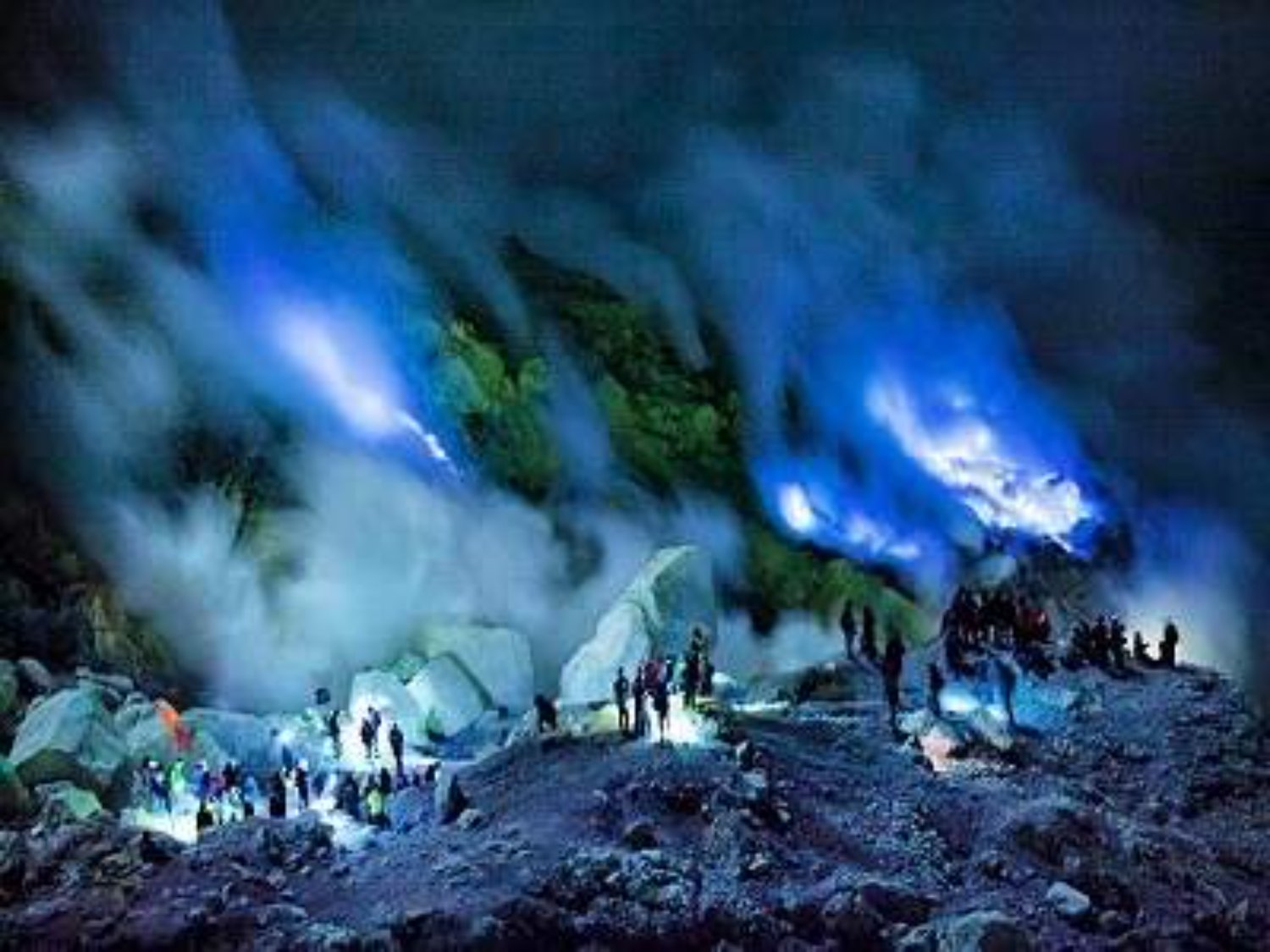 volcan Ijen Blue Fire Randonnée est un voyage exeptionelle organisé de Bali à Java,balilabelle