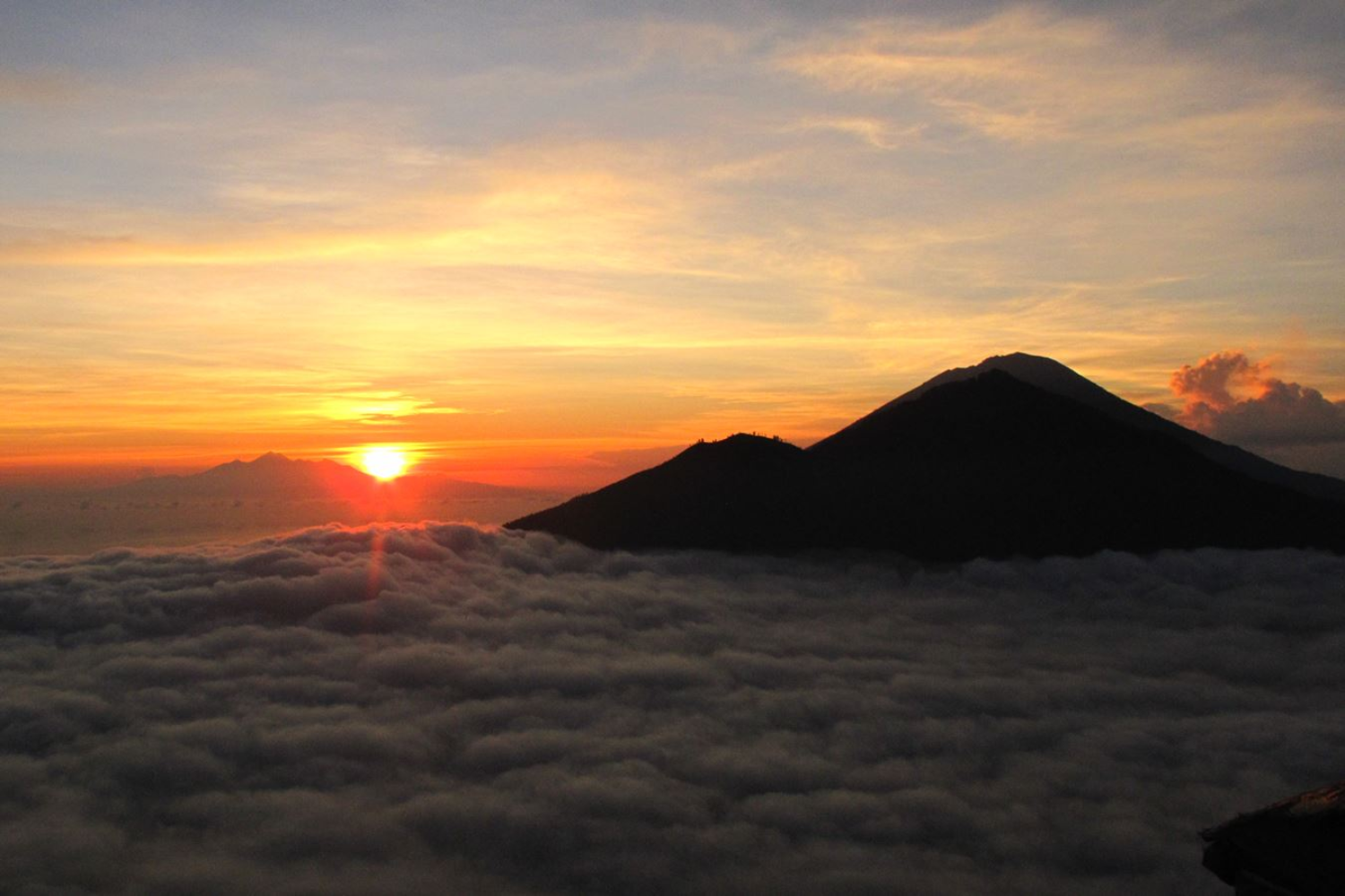 Randonnée et  un voyage organisé  à bali pour lever de soleil du mont batur-balilabelle