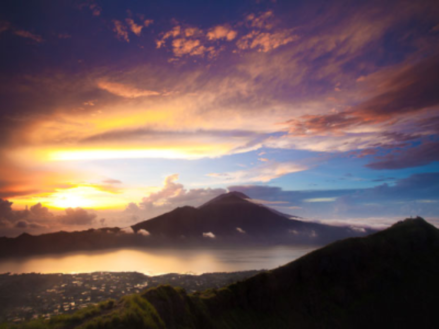 randonnée au volcan batur actif ,lever de soleil